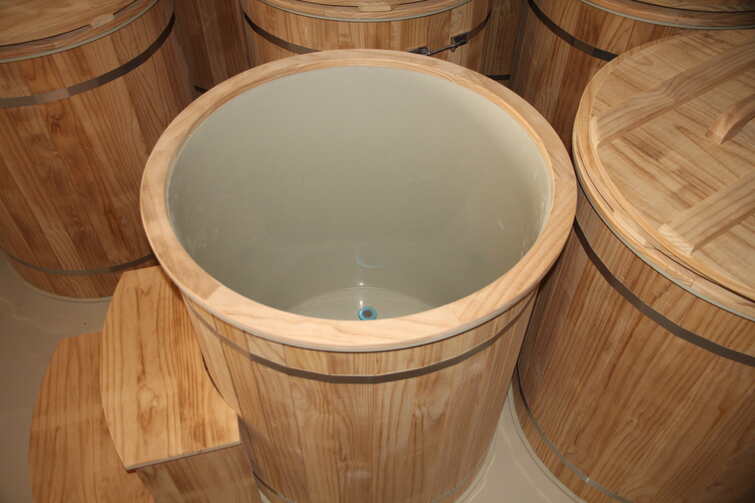 Thermo New Zealand Pine Ice Bath with PP Liner